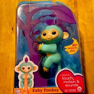 WowWee Fingerlings 'Zoe' Baby Monkey, Turquoise W / Purple Hair, 40 Sounds NIB